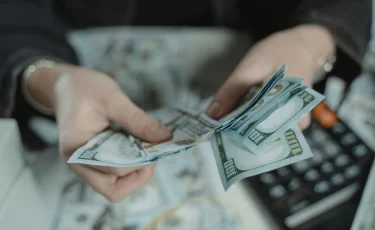 Курсы валют Нацбанка РК и обменников на 19 августа