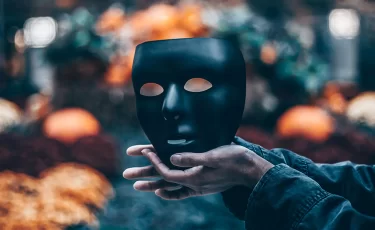 Астрологи назвали самых расчетливых собеседников по гороскопу
