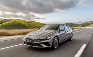 Новая Hyundai Elantra получит огромный экран и «говорящую» систему