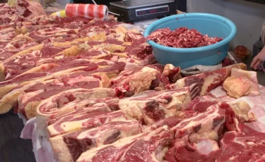 Казахстанцам стало невыгодно покупать мясо в супермаркетах