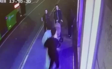 В Алматы подростки на самокате врезались в коляску с младенцем (видео)