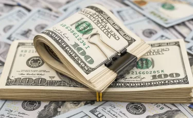 Американка выиграла $10 млн и разделила деньги с бывшими коллегами