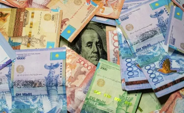 25 тысяч казахстанцев получат прибавку к окладу