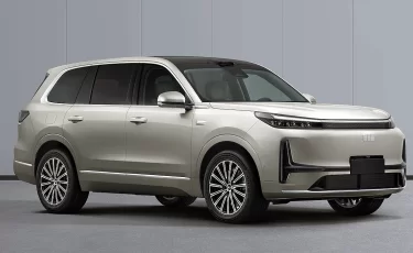 Geely выводит на рынок шестиместный внедорожник Galaxy M9