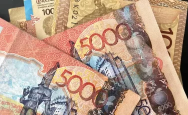 В Казахстане изымут старые купюры: названы даты
