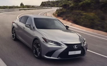 Представлен Lexus IS 2025: смелый экстерьер и роскошный салон
