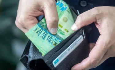 Зарабатываете "наличкой"? Государство будет отслеживать доходы по-новому. Кто попал в список?