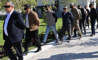 В Кыргызстане прямо на совещании ГКНБ задержали 24 чиновников