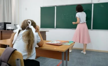 В Казахстане реформируют работу учителей: меньше бумаг и стресса