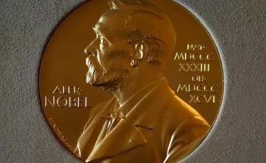 Нобелевскую премию по экономике 2025 года присудили за исследования роста и инноваций