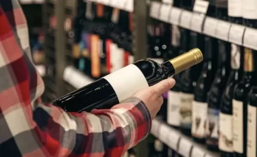 Ночная продажа алкоголя: в Казахстане готовят жесткие меры