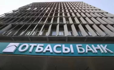 После скандала с женами военных Отбасы банк напомнил о новой онлайн-услуге