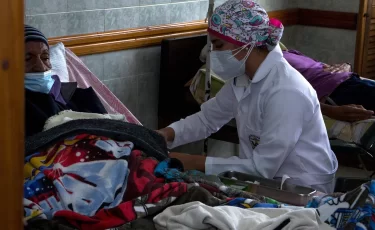 85 человек попали в больницы после тоя в кафе Аркалыка