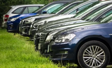 Жители Алматы требуют отменить платные парковки в спальных районах