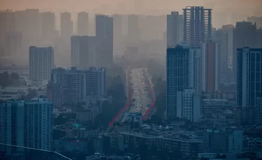 Школьников одного из городов Казахстана перевели на дистанционку