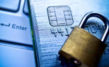 В Казахстане распространяется новая схема обмана через курьеров