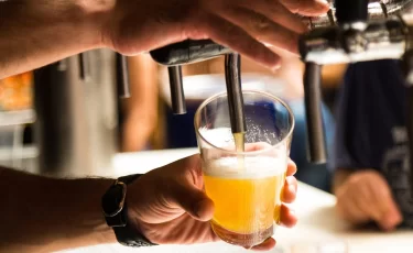 Пенный напиток бьёт по кошельку казахстанцев