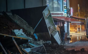 Землетрясение в Турции: обрушились здания, есть пострадавшие