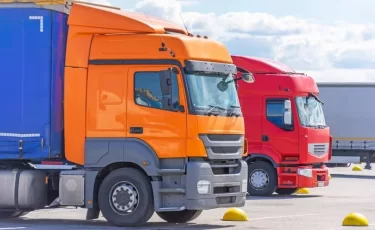 Фуры с вейпами застряли на границе Казахстана - в России начался дефицит