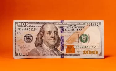 На сколько подешевел доллар в PK: свежие курсы валют на сегодня