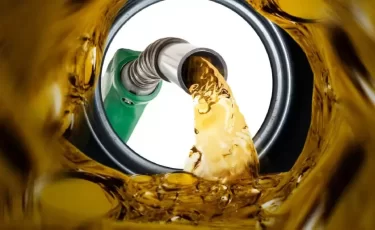 Казахстан начнет ввозить топливо из России без пошлин: как изменятся цены на АЗС