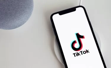 Доход в один клик: TikTok начал кормить малый бизнес