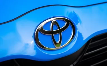 Китайцы массово покупают Toyota