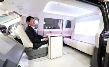 Японцы создали электрокар, превращающийся в умный дом на колесах