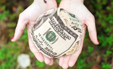 Kaspi, Freedom или Halyk: кто тратит больше на благотворительность