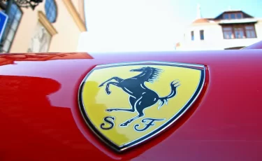Ferrari нарушил традиции, выпустив свой первый электрокар