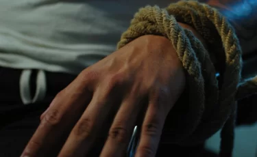 Казахстанцев предупреждают: поддельные вакансии ведут в рабство