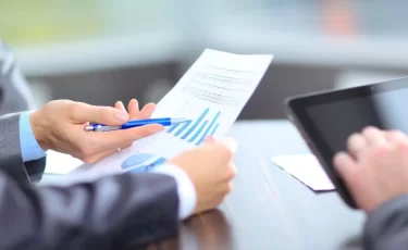 Рост или иллюзия? Бизнес в Казахстане показывает позитив, но будущее пугает