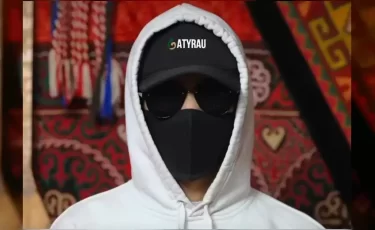 Человек в маске подарил квартиру и шанс на жизнь семье из Казахстана