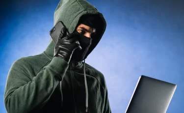 Мошенники атакуют с «новогодними» турами: как защититься