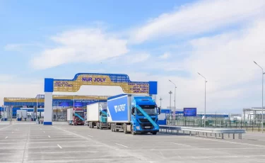 Китай «прикрыл ворота»: Казахстанские фуры копятся на подъезде к КНР