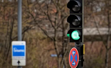 Четвёртый цвет светофора: кто теперь будет командовать на дорогах?