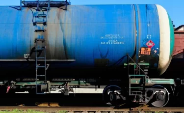 Казахстан ограничил вывоз бензина и дизеля до мая 2026-го