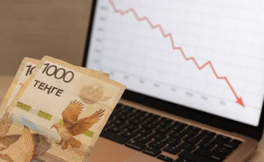 Казахстан накрывает новая волна кризиса: НДС растет, нефть падает, банки ужесточают правила