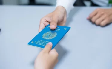 Экс-казахстанца оштрафовали за позднее уведомление о гражданстве