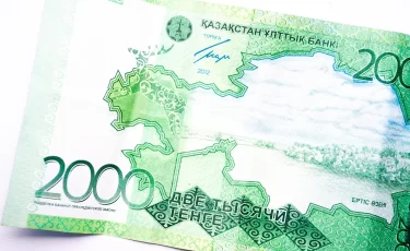 Пятитысячные бьют антирекорд: в Казахстане всплеск подделки денег