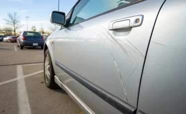 Сосед поцарапал машину и отказывается платить: что делать автовладельцу