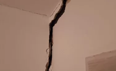 Дома по программе «Нұрлы жер» начали разрушаться в Атырау спустя 5 лет