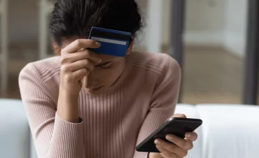 «Сотрудники Egov» заставили казахстанку оформить «зеркальные» кредиты