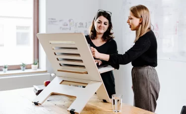 Депутаты предложили сократить рабочее время для женщин в Казахстане