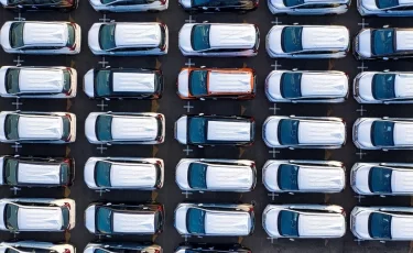 Банки осторожничают с автокредитами - глава Евразийского банка