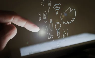 Лайки на фото других женщин признаны поводом для развода в Турции