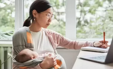 Сколько получают родители: раскрыты размеры пособий в 2025 году