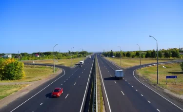 В Казахстане вводят красные полосы и новые ограничения скорости