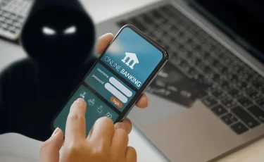 Получили «случайный перевод»: возвращать деньги опасно, предупреждает Нацбанк РК