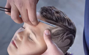 Салон красоты довёл до облысения ребёнка в Мангистау — итог удивил мастера